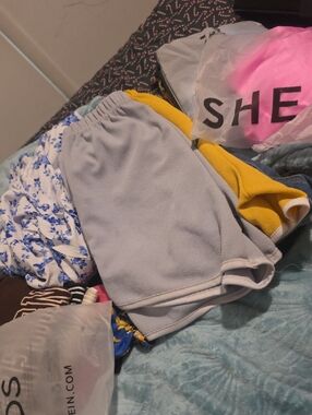 Pants, shirts, swimwear, dresses, girls' clothing, etc. 50 pieces.